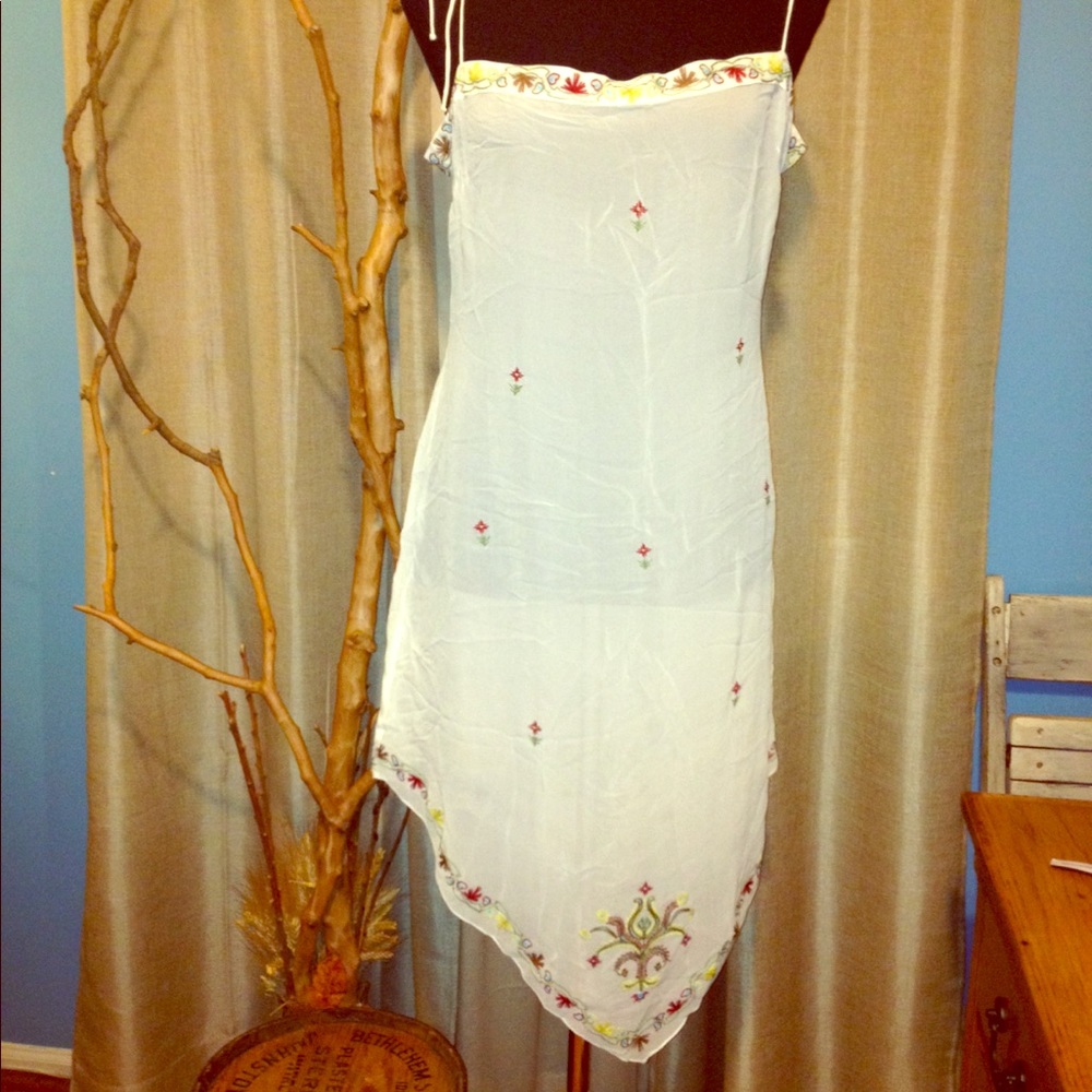 BCBGMAXAZARIA  silk with embroidery pattern swim suit cover up